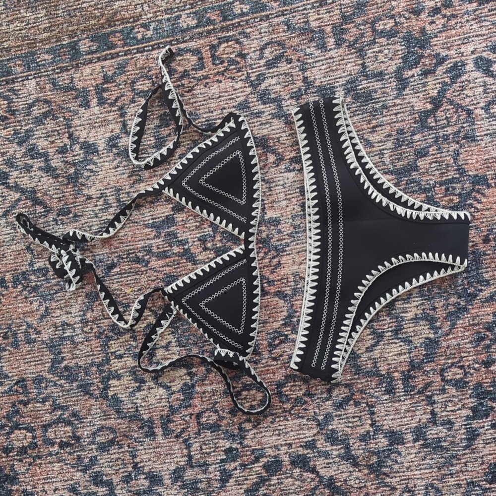 Black bikini